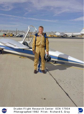 Robert E. Gray - jeden z pilotów doświadczalnych