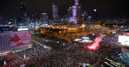 Największa manifestacja Strajku Kobiet. To już rok od "Marszu na Warszawę"