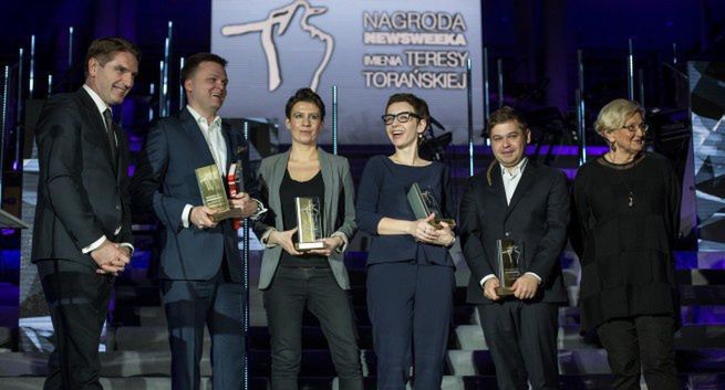 Szymon Hołownia i prof. Ewa Łętowska z Nagrodą „Newsweeka” im. Teresy Torańskiej