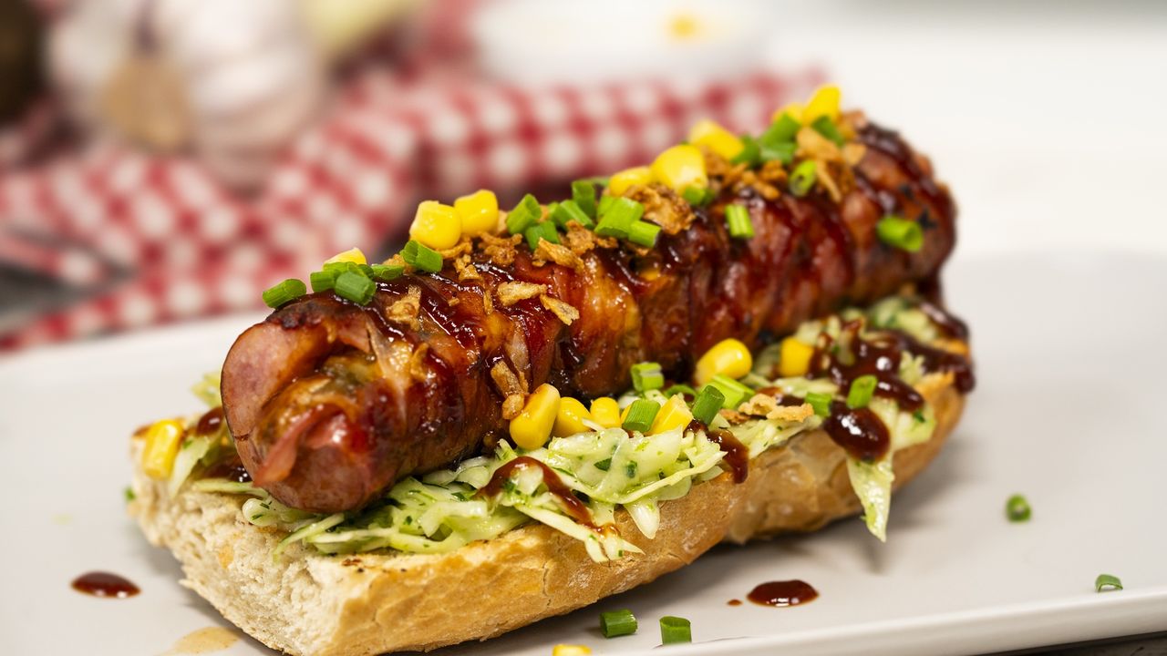 Przygotuj kiełbasę z grilla na bogato. Każdy poprosi o dokładkę