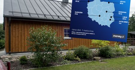 Dom do 70 metrów bez pozwolenia. Sprawdzamy, ile trzeba wydać na działkę