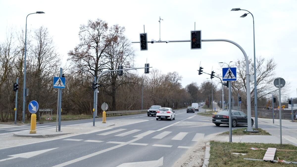 Nowe światła na skrzyżowaniu ulic Zemborzycka i Granata