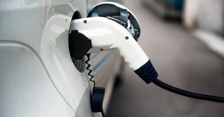 Samochody elektryczne: domowe ładowarki są podatne na ataki