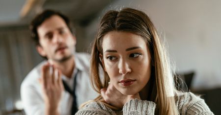 Kiedy kobieta zarabia więcej. "Mąż mówi, że to moje, a nie nasze pieniądze"