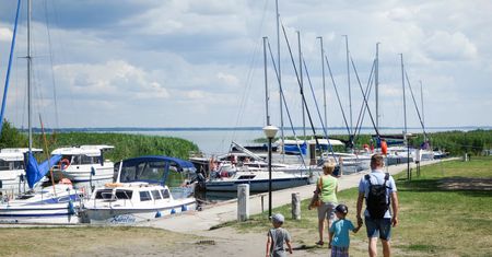 Skandal na Mazurach. Mieszkaniec Podlasia pogłębiał brzeg Śniardw
