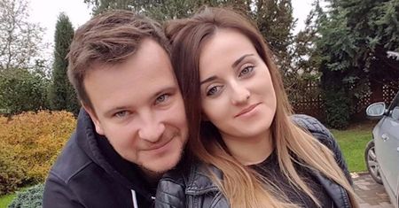 Grzegorz Bardowski zabrał żonę do pałacu. Fani dopytują, gdzie tak pięknie?