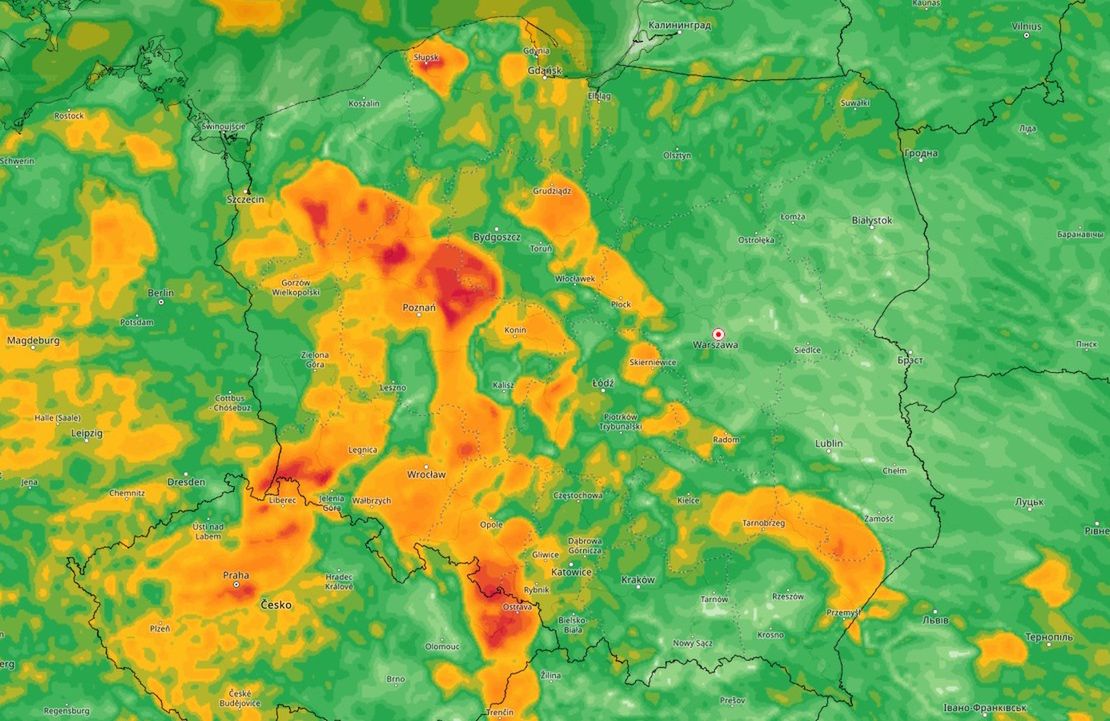 Pogoda. Podczas burz porywy wiatru mogą przekraczać 70 km/h (kolor czerwony na mapie z prognozą IMGW na sobotni wieczór)