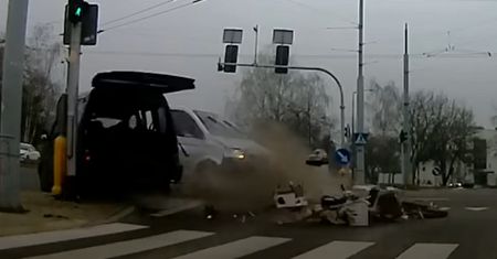 Zignorował czerwone światło. To stało się potem. Nagranie z Lublina