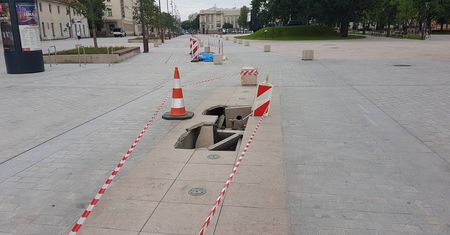 Ktoś uszkodził kolejną fontannę na placu Litewskim [ZDJĘCIA]