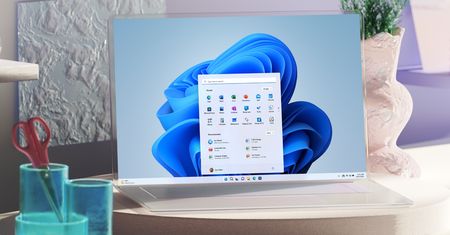 Windows 10 zachęca do Windowsa 11. "Reklamy" wypełniają ekran