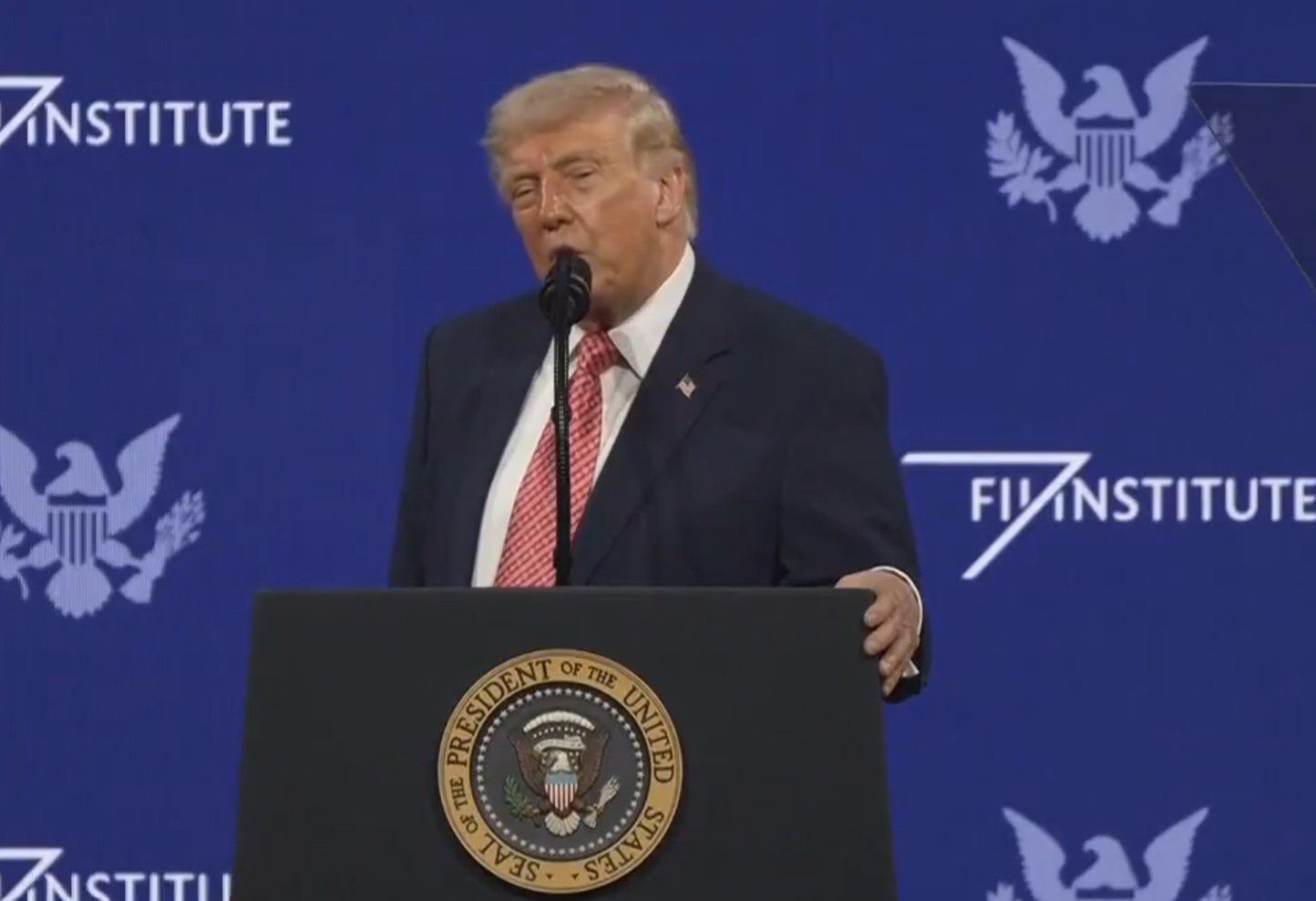 Kuriozalne słowa Trumpa. "Możecie pytać mnie o wszystko"