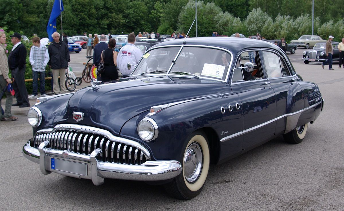 1949 Buick Super Serie 50 BW (fot. upload.wikimedia.org)