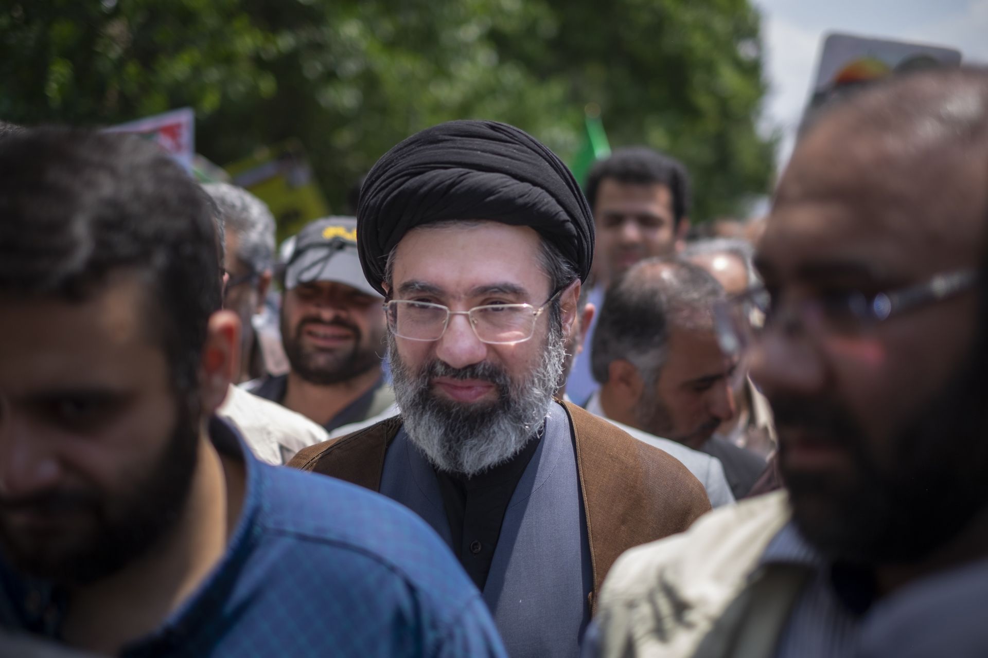 Iran w kryzysie: Tajemnicza nieobecność Chameneiego i groźba destabilizacji