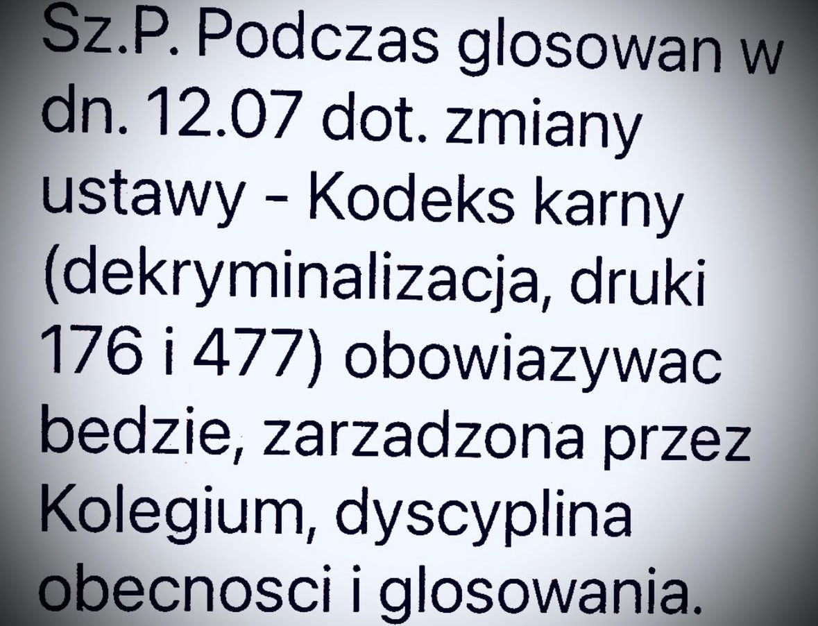 Wiadomość w sprawie dyscypliny głosowania, która trafiła do posłów KO