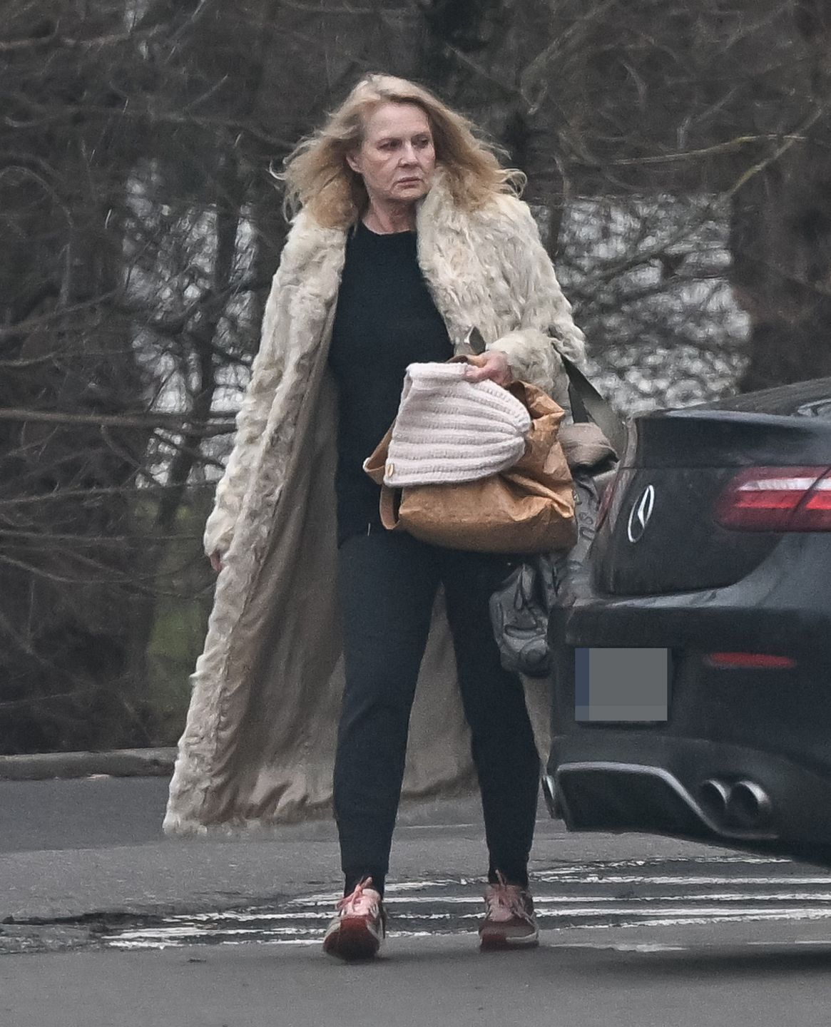 Naturalna Grażyna Szapołowska maszeruje na trening do "TzG"