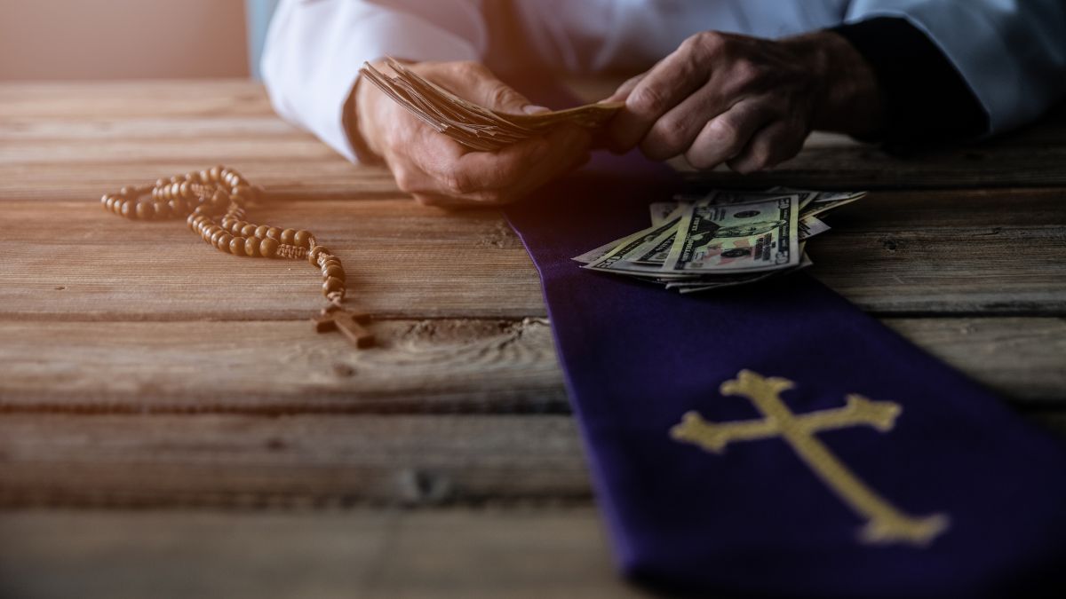 Zarobki kapelanów są jawne