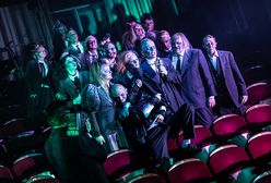 Hordy zombie, a wśród nich premier i para prezydencka. Śmieszny i przerażający jednocześnie obraz