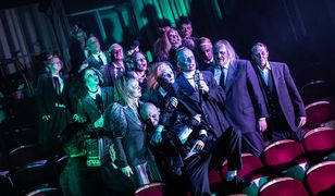 Hordy zombie, a wśród nich premier i para prezydencka. Śmieszny i przerażający jednocześnie obraz