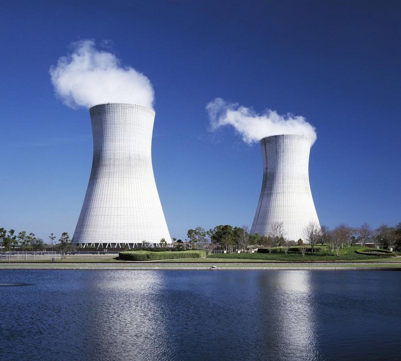 Chłodnie kominowe elektrowni jądrowej