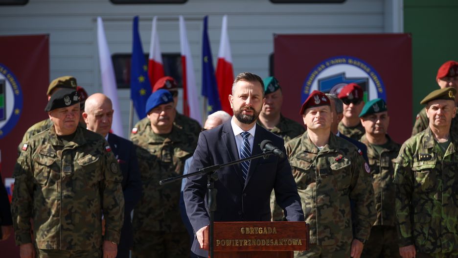 Według informacji WP wicepremier szef MON Władysław Kosiniak-Kamysz chce, by wydatki na obronność w przyszłym roku wyniosły blisko 5 proc. PKB