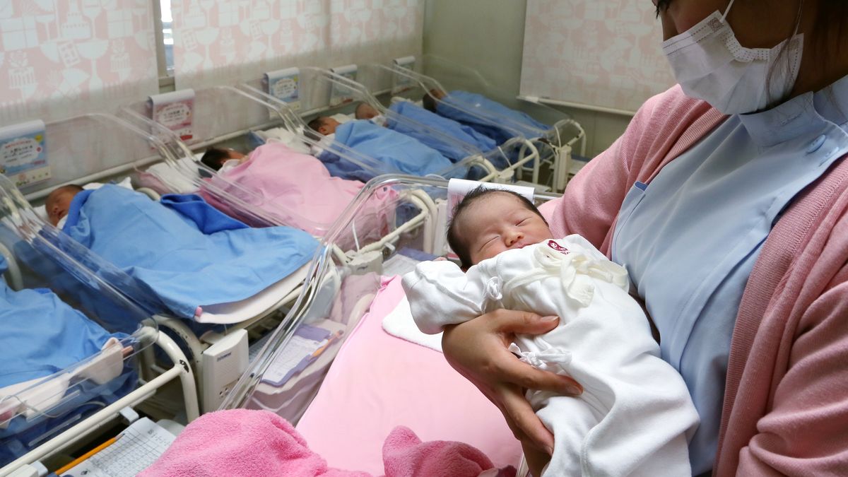 Japonia chce odwrócić negatywny trend spadającej liczby urodzeń