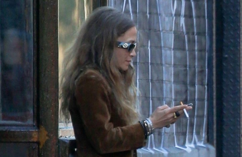 Mary-Kate i Ashley Olsen raczą się papierosowym dymem w Nowym Jorku