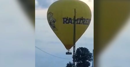 Balon z ludźmi uderzył w linię wysokiego napięcia. Nagranie z groźnego incydentu