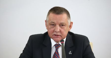Banaś idzie do sądu. Chodzi o dostęp do informacji niejawnych