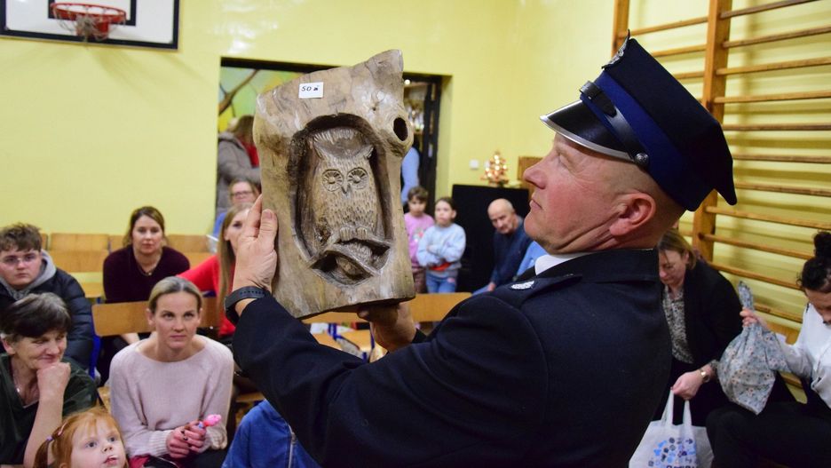 Szkoła w Słębowie koło Żnina od wielu lat organizuje przedświąteczną imprezę pod nazwą Pałacowe Spotkania z Młodzieżą. Przy tej okazji zbierane są fundusze na potrzeby placówki. Rodzice zawsze chętnie włączają się w organizację wydarzenia i licytacje. Wiedzą, że to wszystko dla podniesienia atrakcyjności kształcenia ich dzieci.