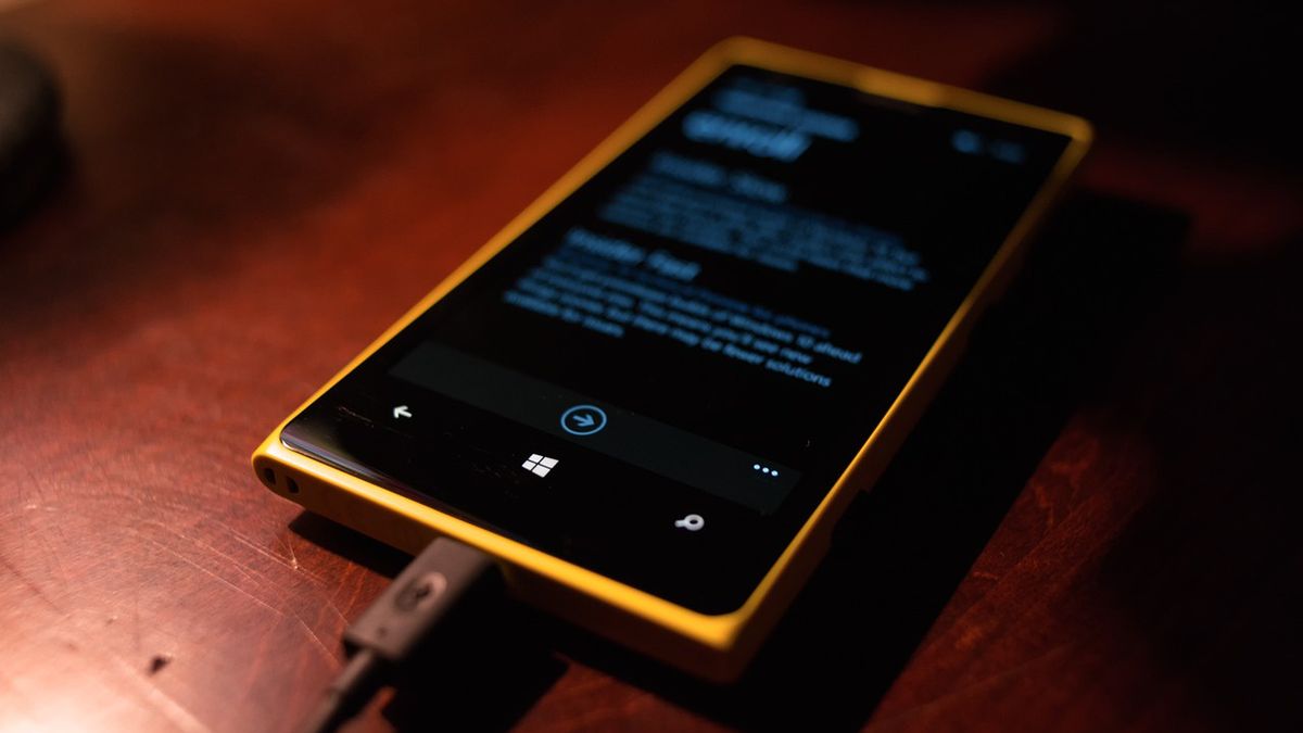 ładowanie smartfona