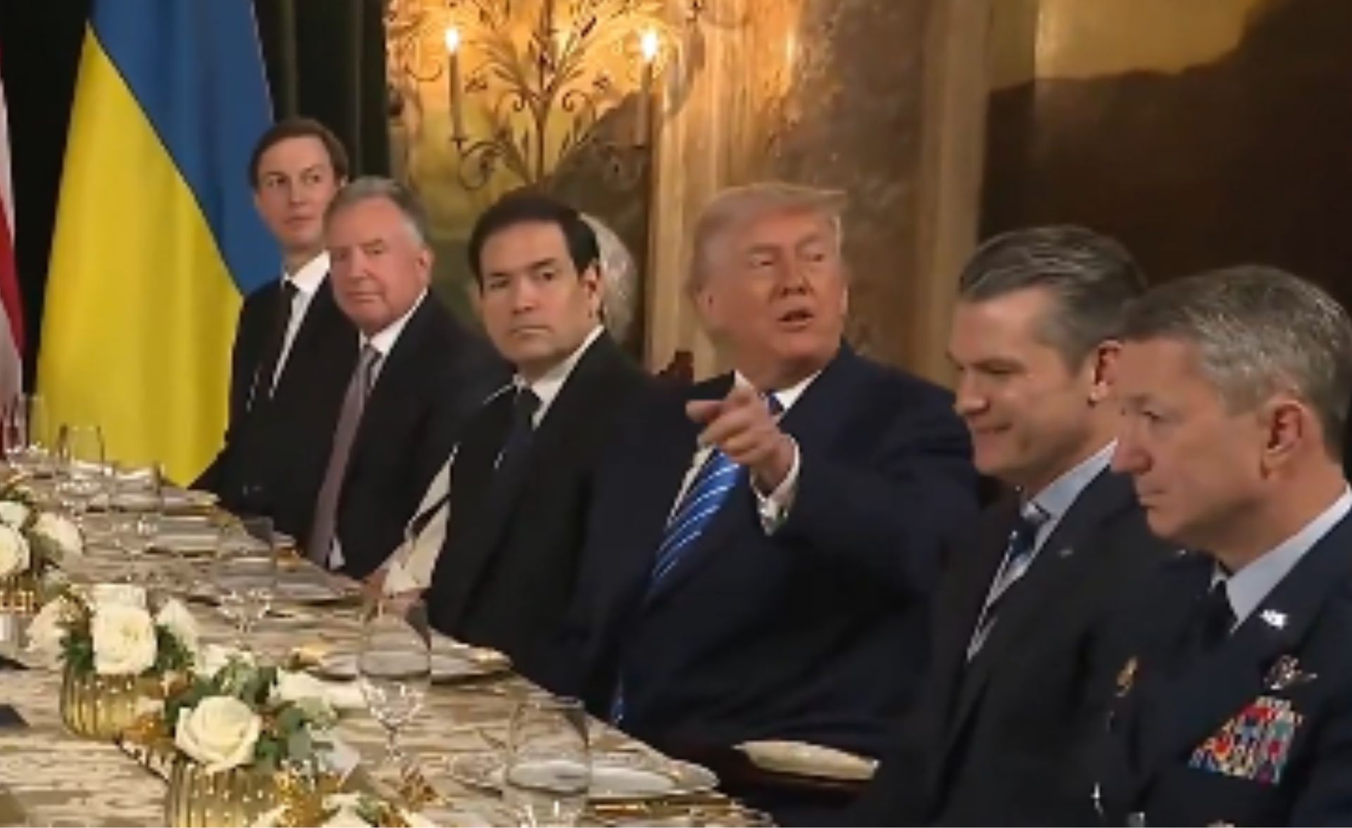 Trump "wygonił" dziennikarzy. Kuriozalna sytuacja przy stole