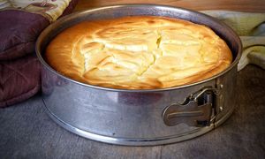 Błąd przy pieczeniu sernika. Popęka i nie wyrośnie