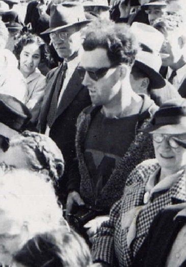 Podróżnik w czasie uchwycony na fotografii z 1940 roku? 3