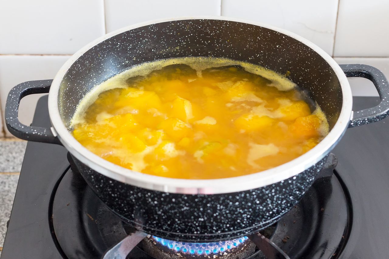 Zupa z dyni. Jeden składnik sprawi, że będzie aksamitna