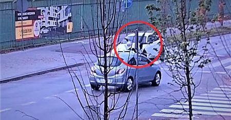 Na hulajnodze prosto pod auto. Groźna sytuacja na pasach w Sosnowcu