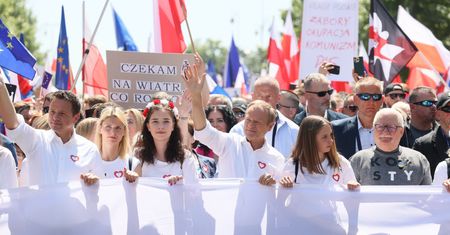 Zagraniczne media o marszu w Warszawie. Cytują słowa Tuska