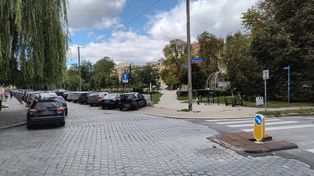 Wrocław: Auta blokują pieszych na Ołbinie. Mieszkańcy alarmują