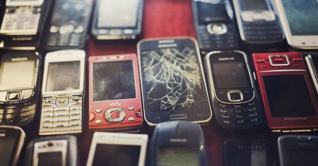 Skarby w szufladach Polaków. Szlachetne metale w milionach starych smartfonów