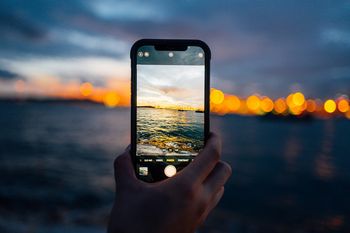 iOS 26 ukrył tryby aparatu. Jeden gest i masz je z powrotem