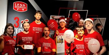 Legnica: Ktoś czeka na pomoc. Uczniowie Samochodówki pokażą, jak łatwo ją okazać