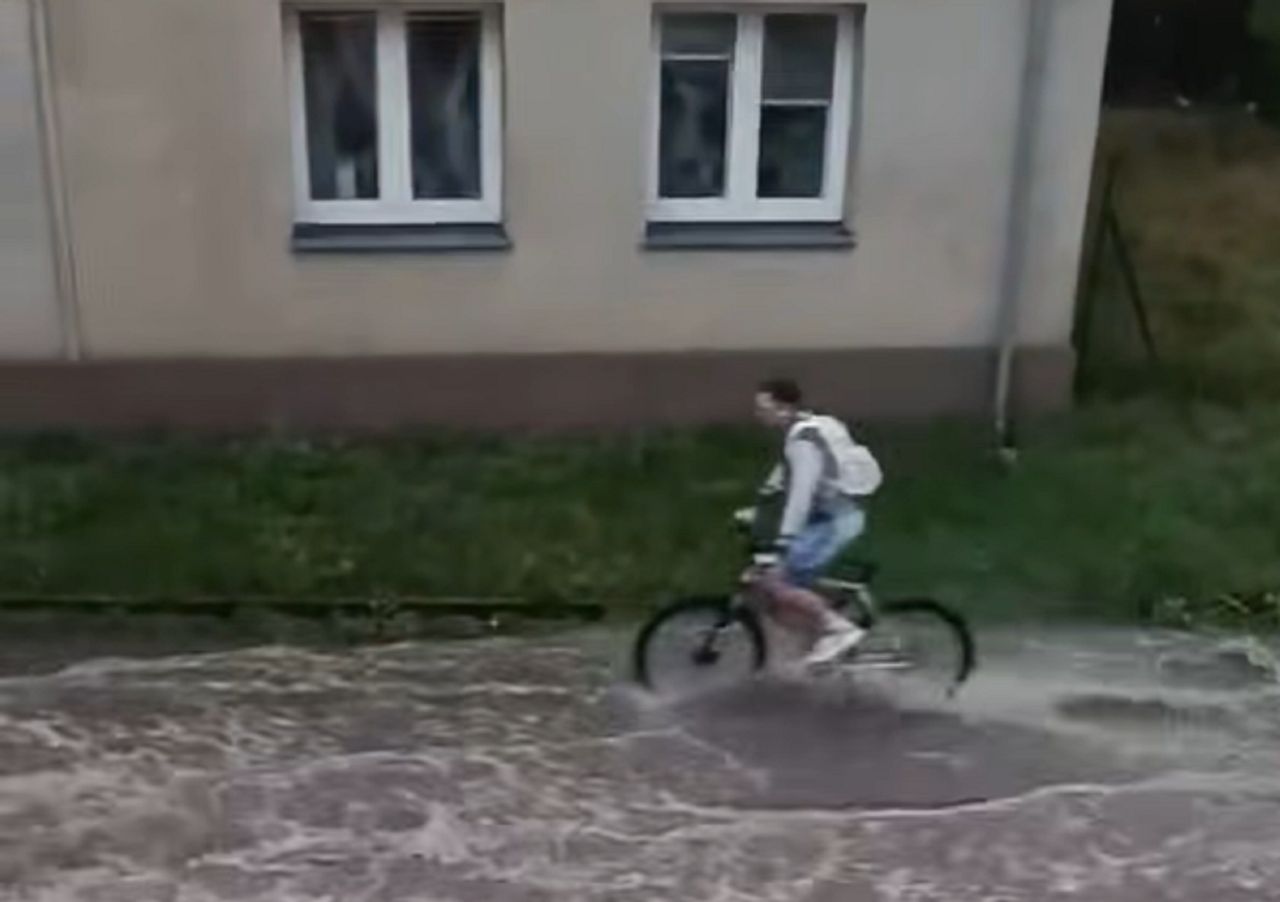 Efekty nawałnicy nad Gdańskiem. "Zobaczyłem lejące się z nieba strugi"