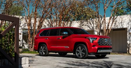 Rama, mocna hybryda i uciąg do 4 ton - nowa Toyota Sequoia rusza na podbój Ameryki