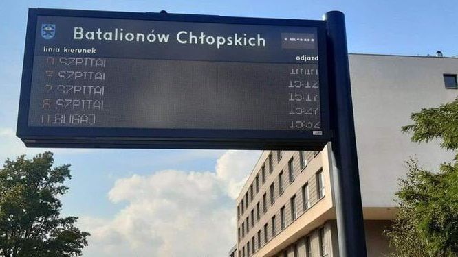 Pierwsze tablice informacji pasażerskiej w Starachowicach pojawiły się w 2022 i 2023 roku roku.