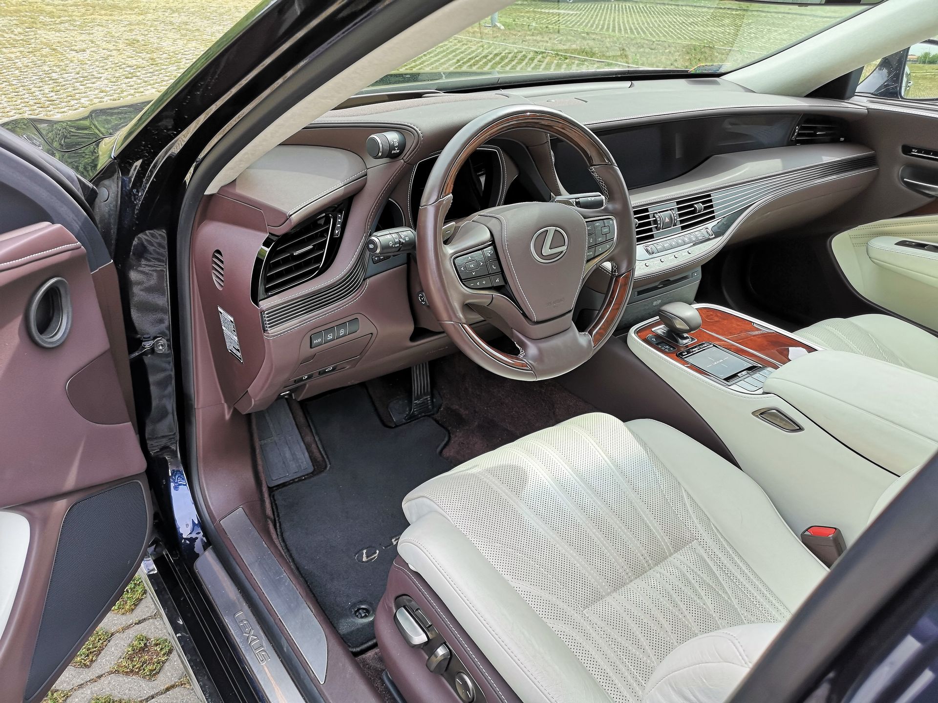 Lexus LS 500 Omotenashi: System audio Mark Levinson i sterowanie za pomocą tabletu 14