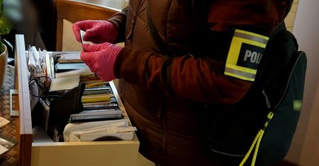 57-latek z Kujaw zatrzymany za posiadanie i udostępnianie treści pedofilskich. W śledztwo zaangażowany Europol