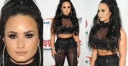 Demi Lovato odsłania brzuch w "świątecznej" stylizacji