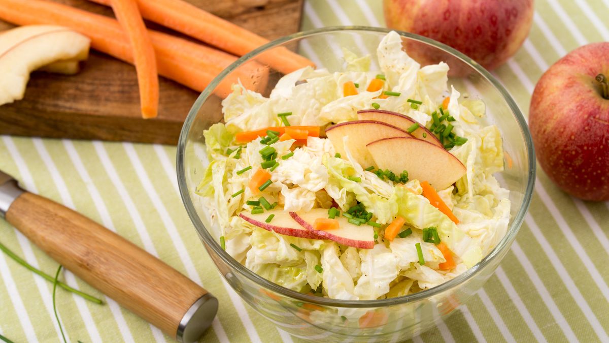 Jaki sos do surówki z kapusty pekińskiej? Wypróbuj ten przepis