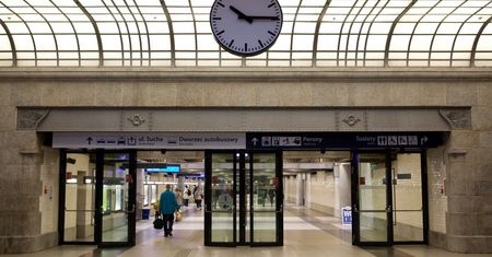 Zmiana czasu może uprzykrzyć życie. To koszt dla gospodarki