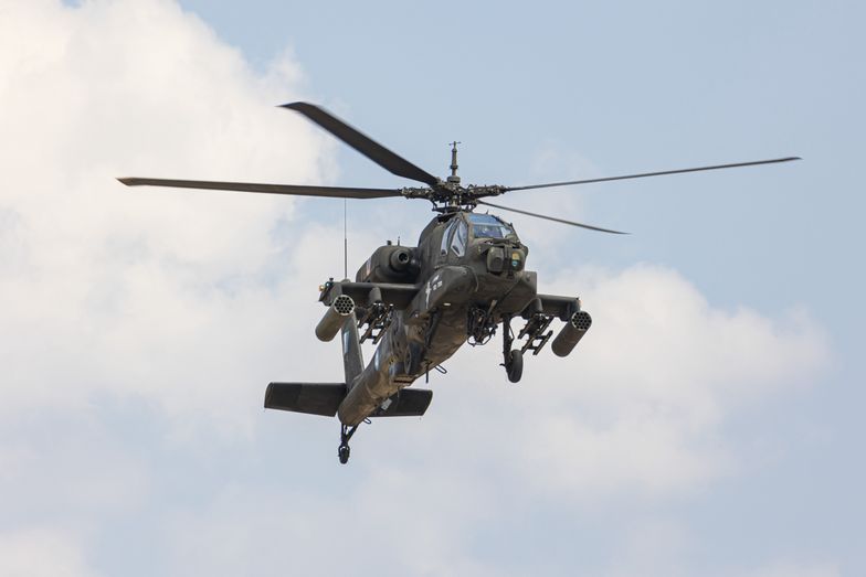 Polska armia kupi śmigłowce Apache. Szef MON zatwierdził umowę offsetową