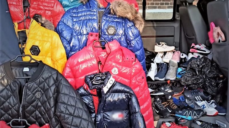 Wrocław. Podrabiana odzież na targowisku. Straty producentów sięgają 600 tys. zł